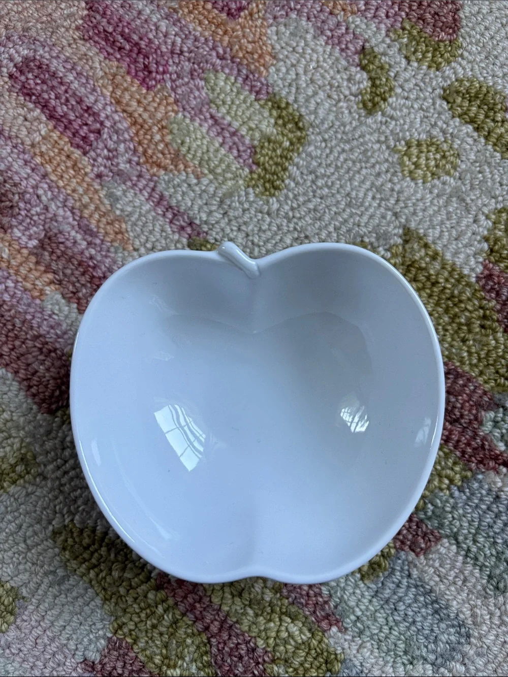 Crate & Barrel Small apple-shaped bowl EUC white porcelain